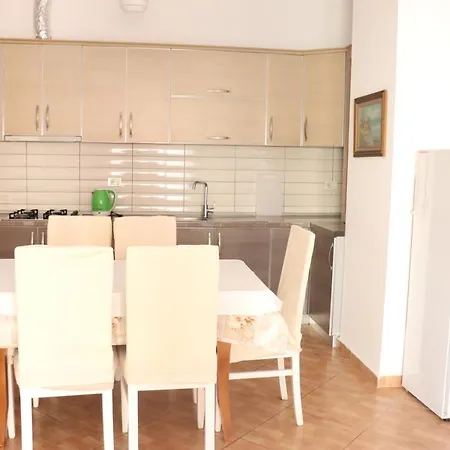 Panorama Apartment *