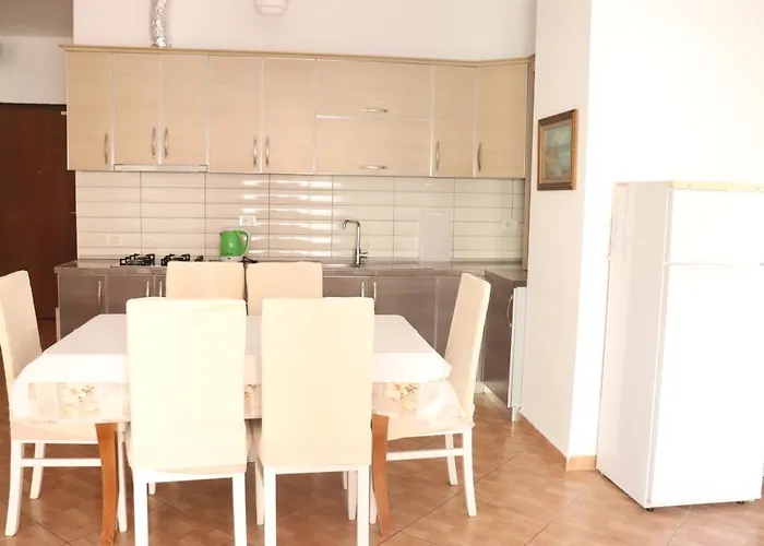 Panorama Apartment *